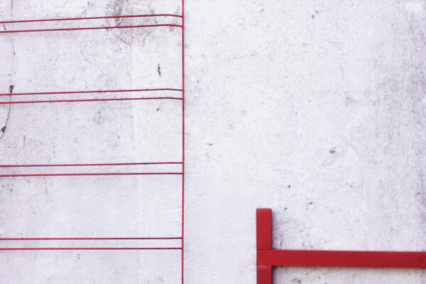 COMPUESTO-V-2015--aluminio-y-madera-esmaltada-roja-1